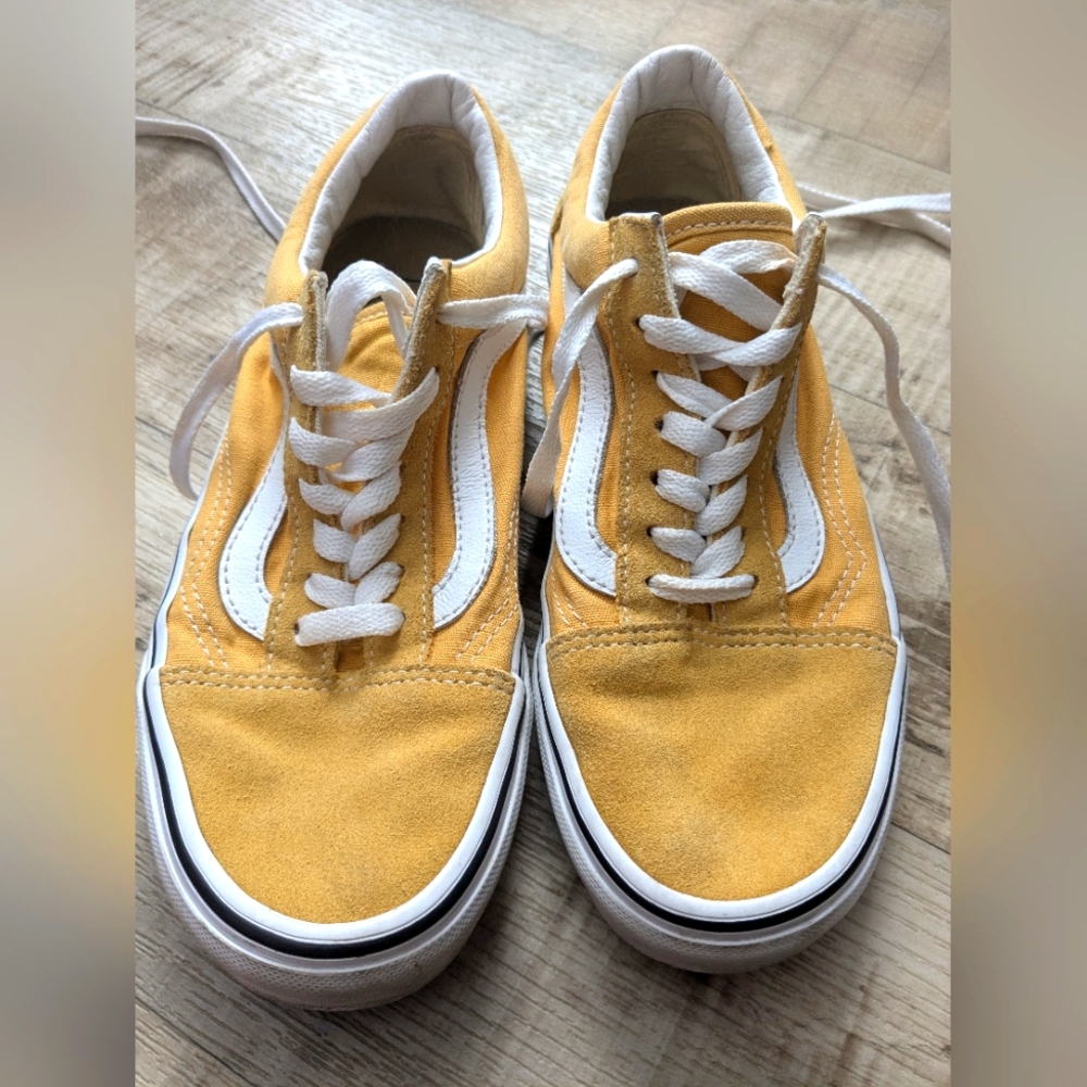 🏔️ Yellow Vans